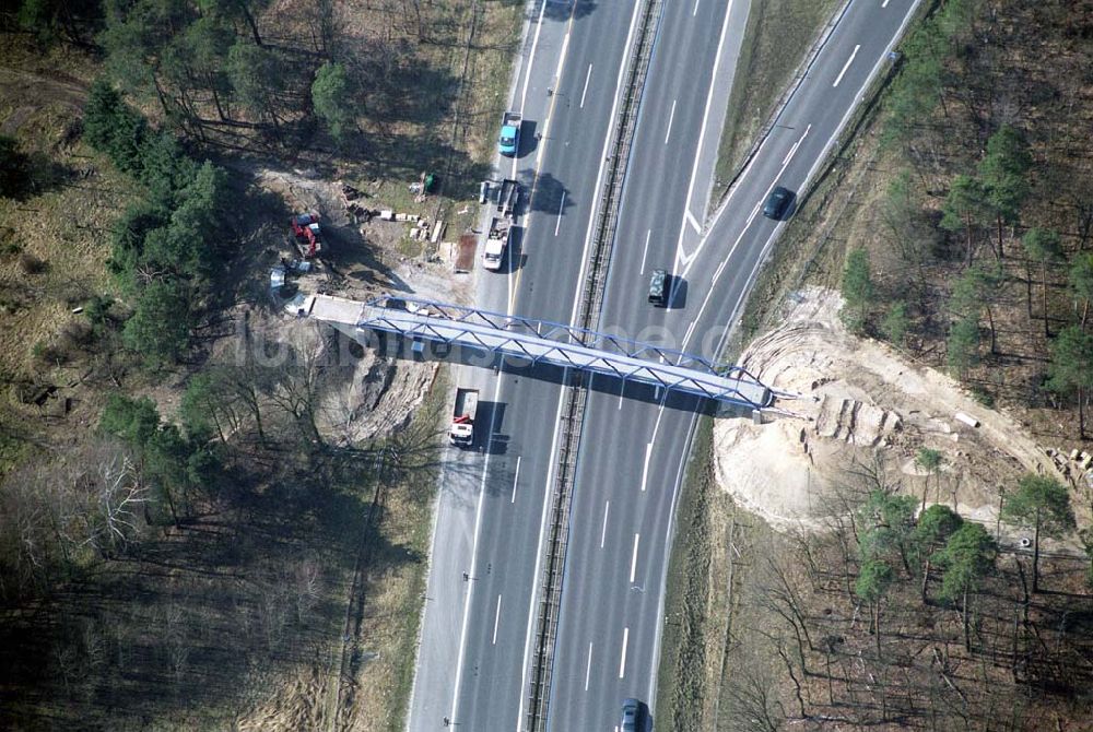 Luftbild POTSDAM - Fußgängerbrückenbau an der Autobahnabfahrt Babelsberg