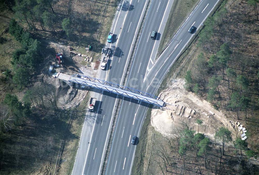 Luftaufnahme POTSDAM - Fußgängerbrückenbau an der Autobahnabfahrt Babelsberg