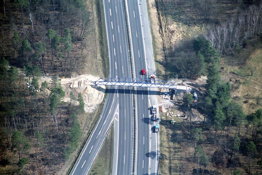 Luftbild POTSDAM - Fußgängerbrückenbau an der Autobahnabfahrt Babelsberg