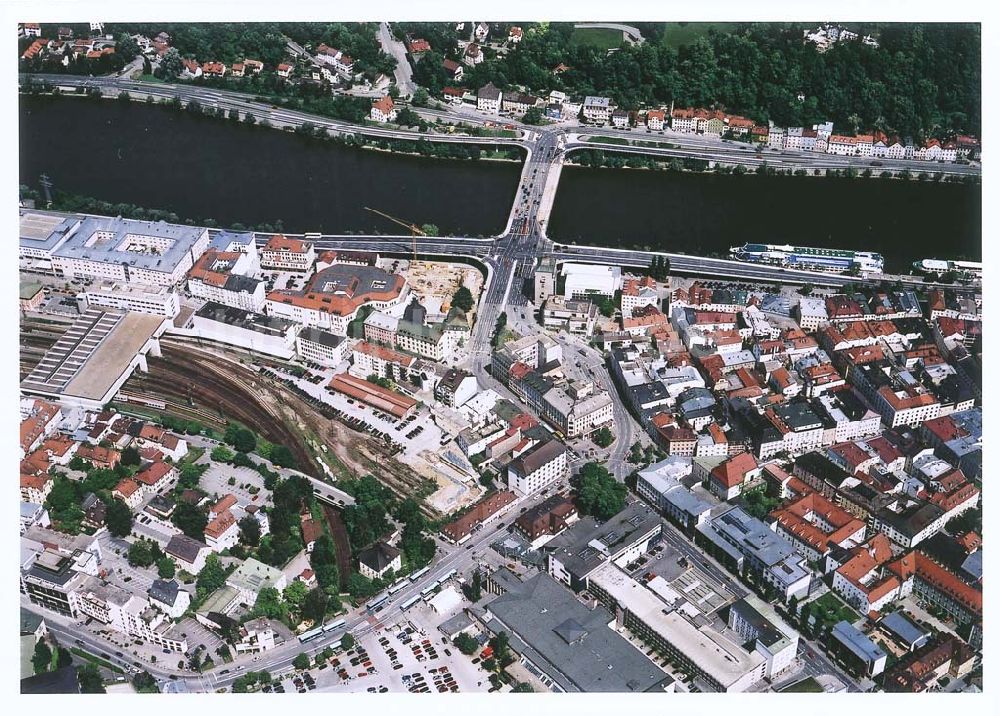 Luftbild Passau / Bayern - Fußgängerzone in der Altstadt von Passau am Hauptbahnhof. Eine Planungsfläche der ECE-Projektmanagement GmbH Hamburg.