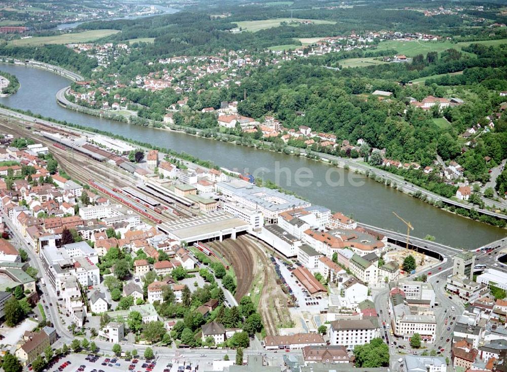 Luftbild Passau / Bayern - Fußgängerzone in der Altstadt von Passau am Hauptbahnhof. Eine Planungsfläche der ECE-Projektmanagement GmbH Hamburg.