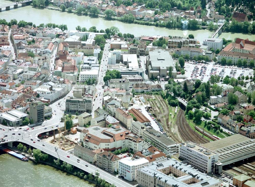 Luftaufnahme Passau / Bayern - Fußgängerzone in der Altstadt von Passau am Hauptbahnhof. Eine Planungsfläche der ECE-Projektmanagement GmbH Hamburg.