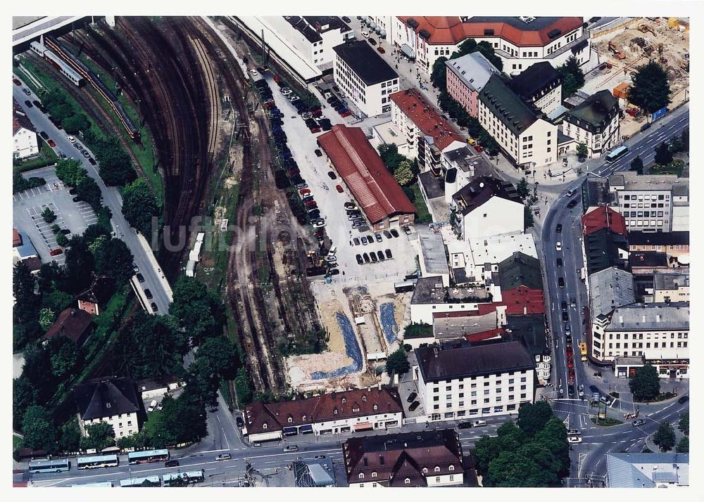 Passau / Bayern von oben - Fußgängerzone in der Altstadt von Passau am Hauptbahnhof. Eine Planungsfläche der ECE-Projektmanagement GmbH Hamburg.