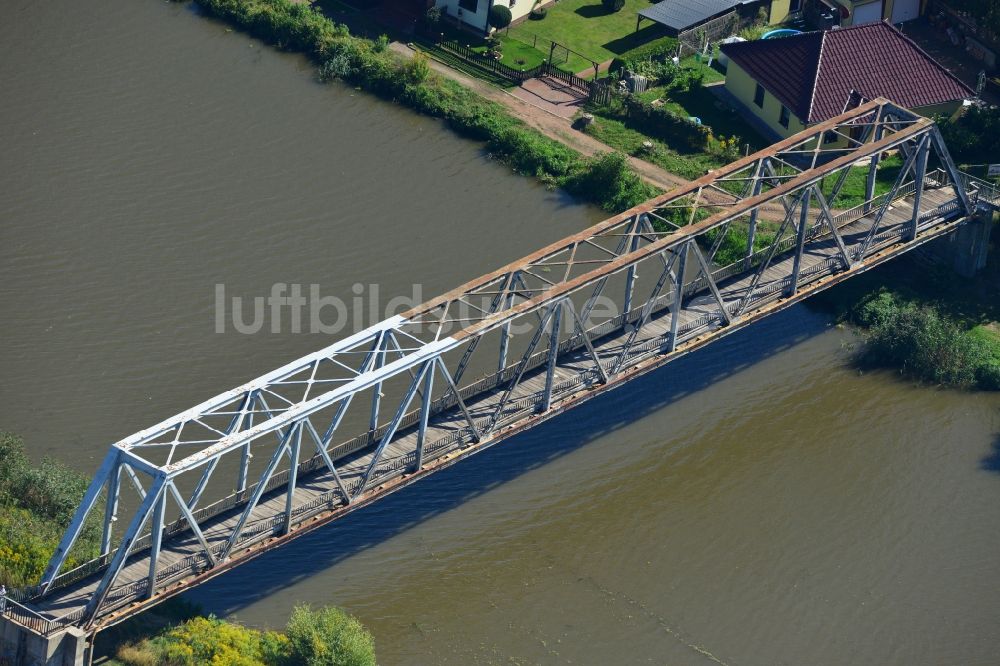 Luftbild Genthin - Fußweg-Brücke Genthin über den Elbe-Havel-Kanal im Bundesland Sachsen-Anhalt