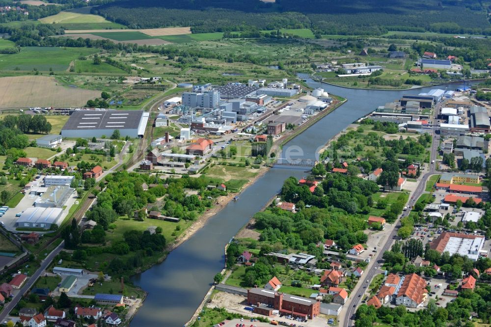 Genthin von oben - Fußweg-Brücke Genthin über den Elbe-Havel-Kanal im Bundesland Sachsen-Anhalt