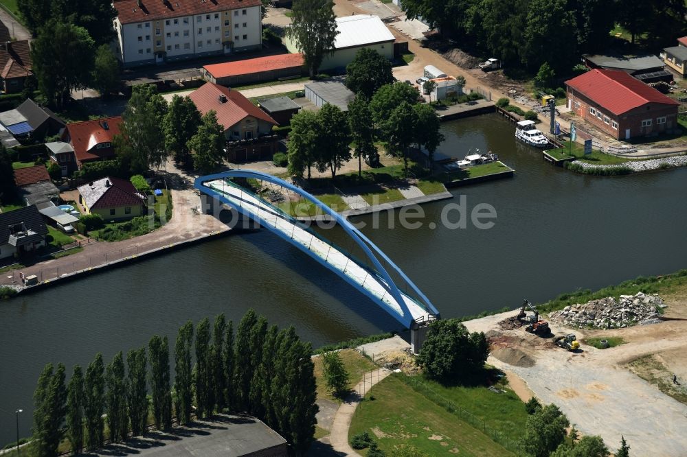 Luftbild Genthin - Fußweg-Brücke Genthin über den Elbe-Havel-Kanal im Bundesland Sachsen-Anhalt