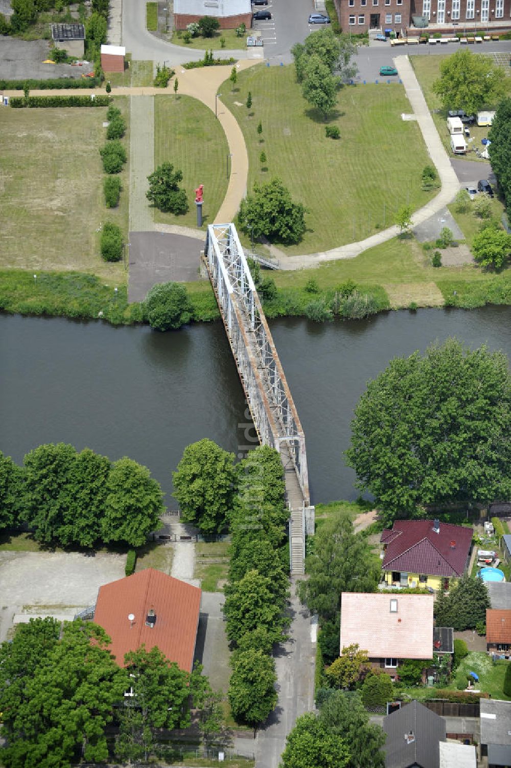 Genthin von oben - Fußwegbrücke / footbridge in Genthin