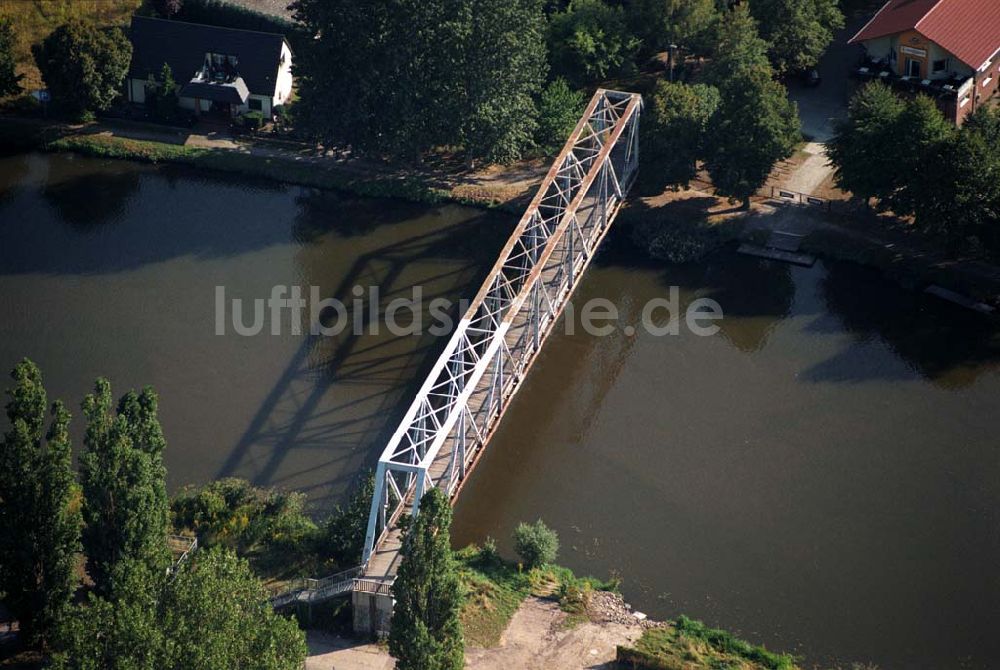 Genthin aus der Vogelperspektive: Fußwegbrücke Genthin