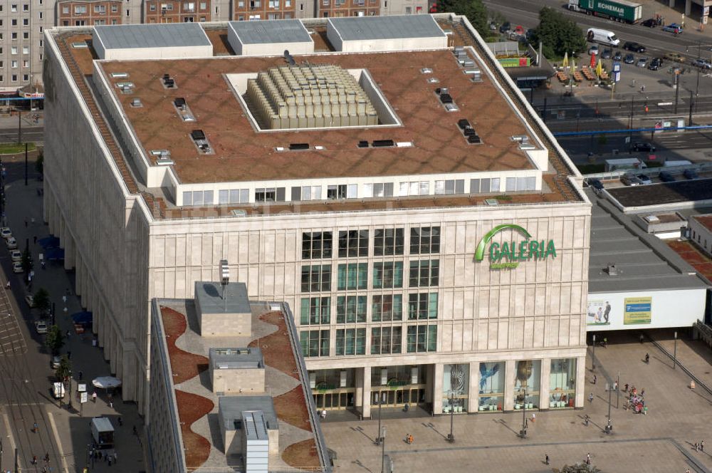 Berlin aus der Vogelperspektive: Galeria Kaufhof und Brunnen der Völkerfreundschaft Alexanderplatz