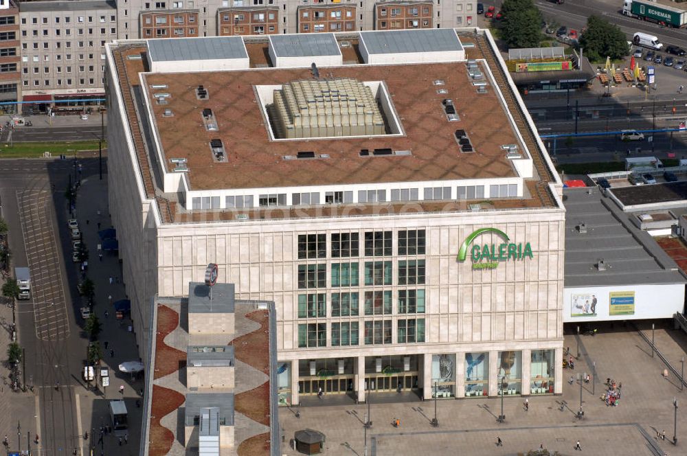 Luftaufnahme Berlin - Galeria Kaufhof und Brunnen der Völkerfreundschaft Alexanderplatz