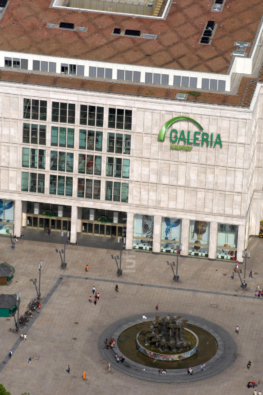 Luftbild Berlin - Galeria Kaufhof und Brunnen der Völkerfreundschaft Alexanderplatz