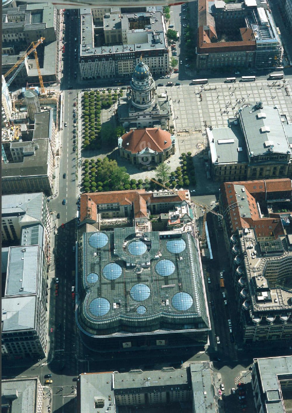 Berlin von oben - Galeries Lafayette (Quartier 207) an der Friedrichstraße in Berlin-Mitte.