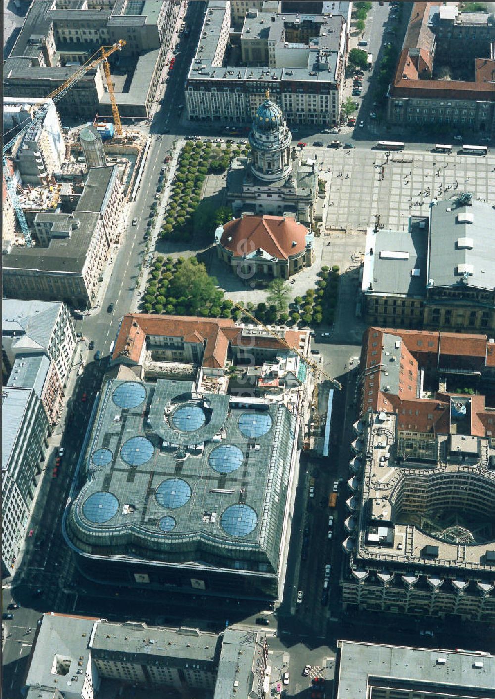 Berlin aus der Vogelperspektive: Galeries Lafayette (Quartier 207) an der Friedrichstraße in Berlin-Mitte.