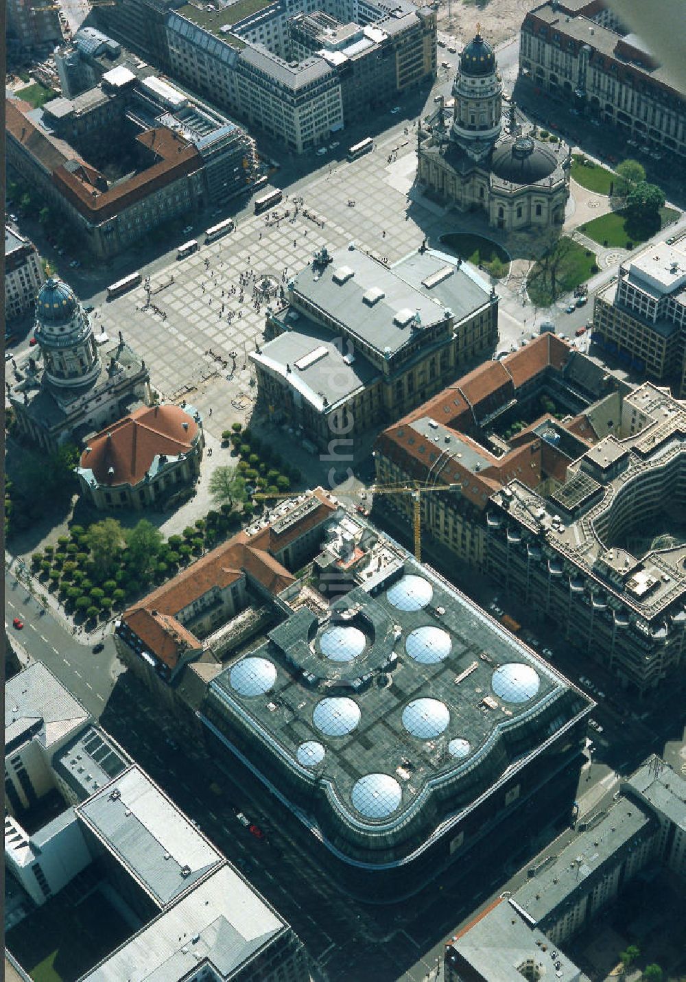 Luftaufnahme Berlin - Galeries Lafayette (Quartier 207) an der Friedrichstraße in Berlin-Mitte.