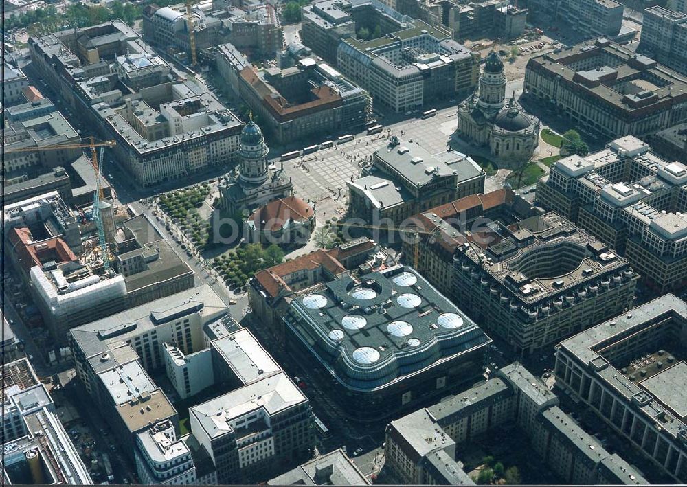 Berlin von oben - Galeries Lafayette (Quartier 207) an der Friedrichstraße in Berlin-Mitte.