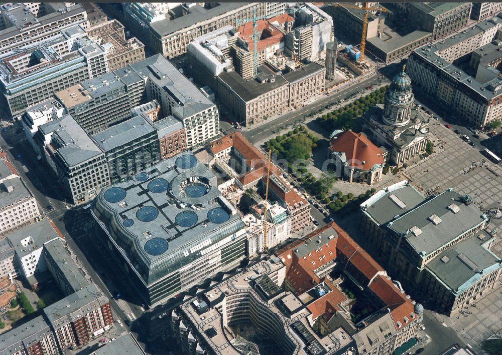 Berlin aus der Vogelperspektive: Galeries Lafayette (Quartier 207) an der Friedrichstraße in Berlin-Mitte.