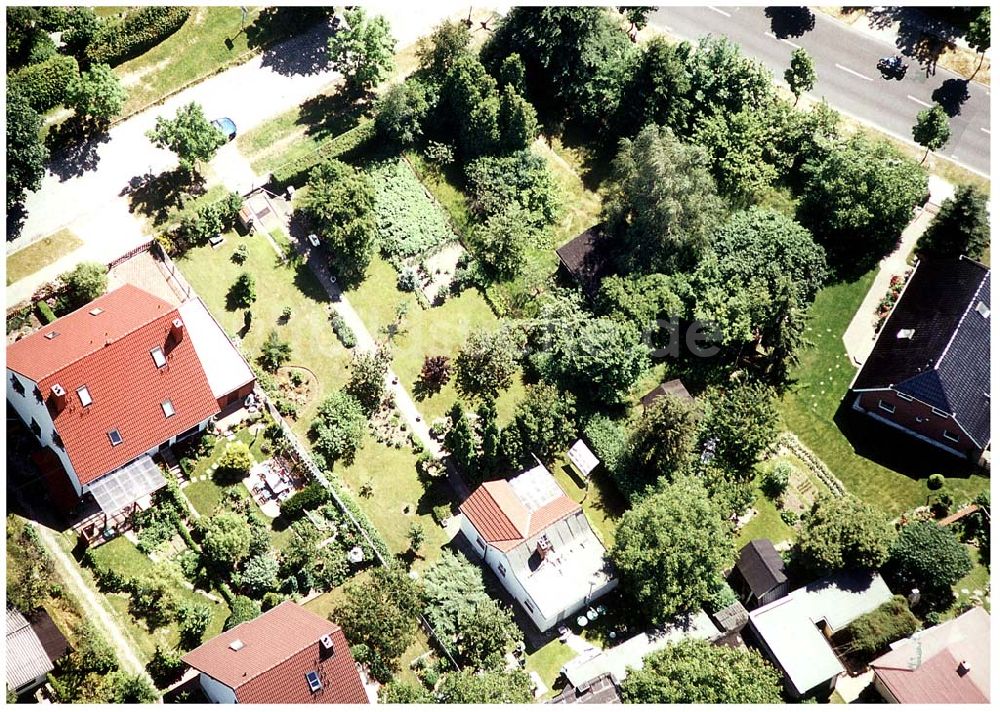 Berlin - Mahlsdorf von oben - Gartenanlage Briesener Weg in Berlin Mahlsdorf (Fam. Schindler).