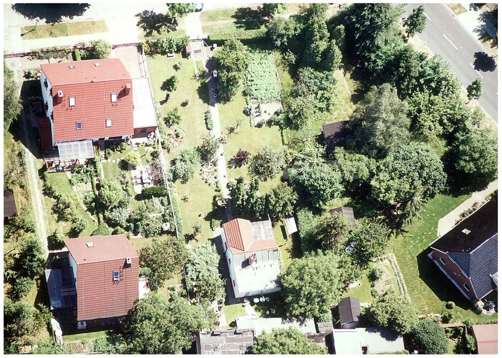 Berlin - Mahlsdorf aus der Vogelperspektive: Gartenanlage Briesener Weg in Berlin Mahlsdorf (Fam. Schindler).