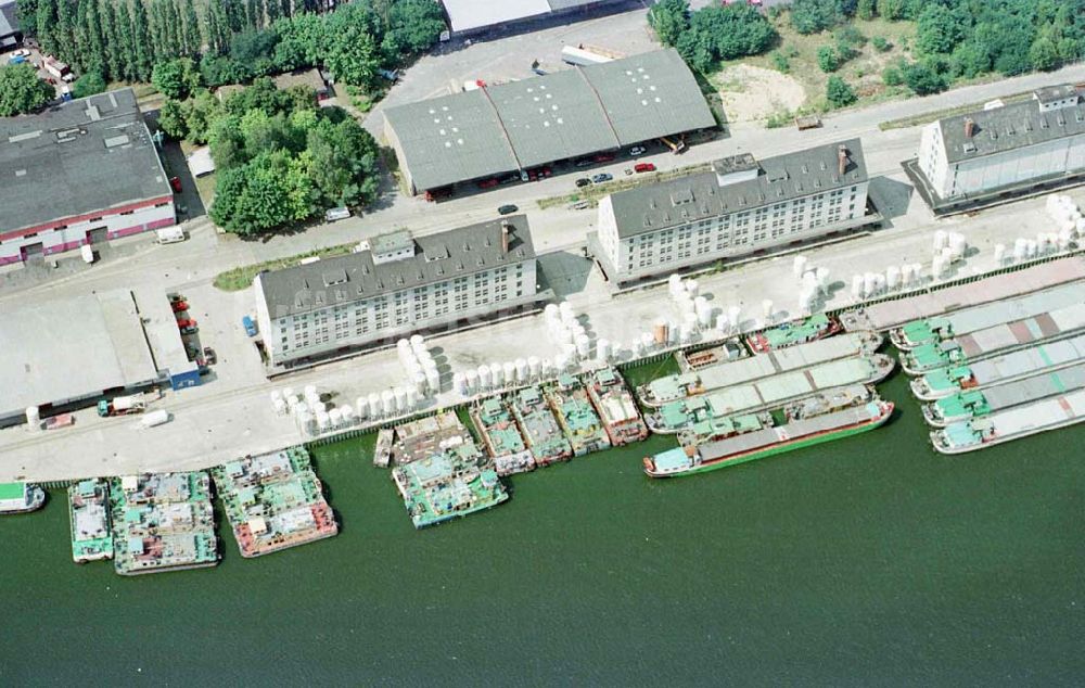 Berlin - Spandau von oben - GASAG-Verladehafen an der Havel