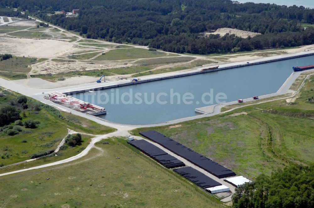 Lubmin aus der Vogelperspektive: Gasleitungsrohre zur geplanten Ostseeleitung auf dem Gelände des Industriehafen Lubmin