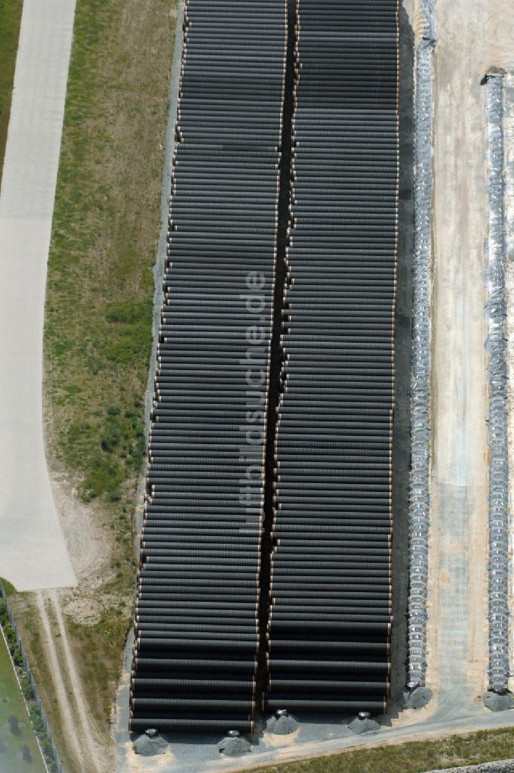 MUKRAN von oben - Gasleitungsrohren zur geplanten Ostseeleitung auf dem Gelände des Fährhafen Mukran