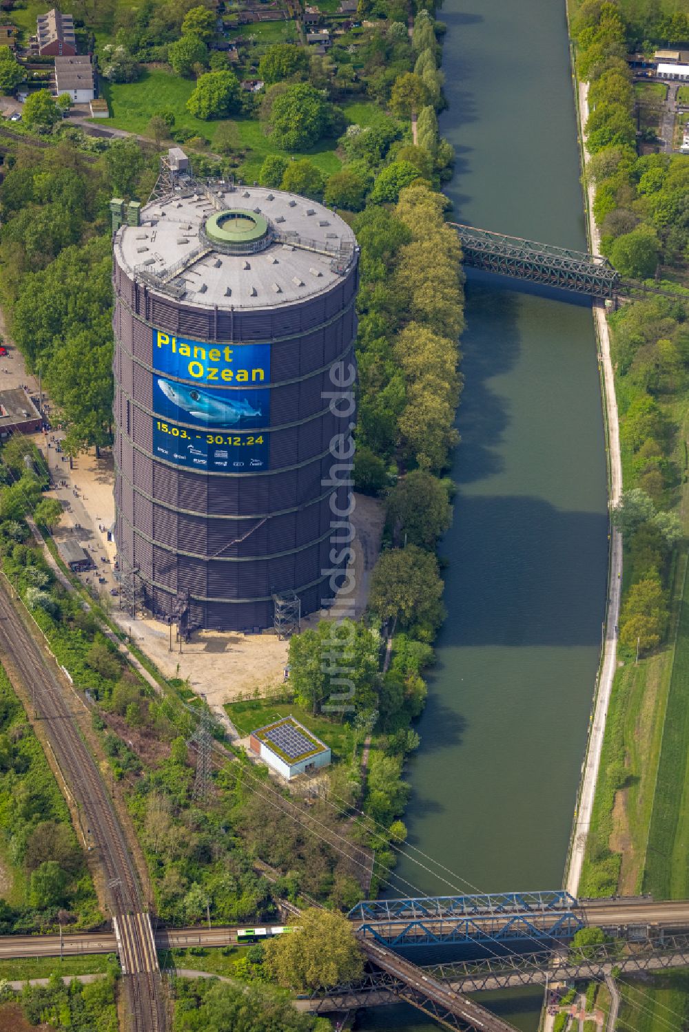 Oberhausen aus der Vogelperspektive: Gasometer- Hoch- Speicherbehälter in Oberhausen im Bundesland Nordrhein-Westfalen, Deutschland