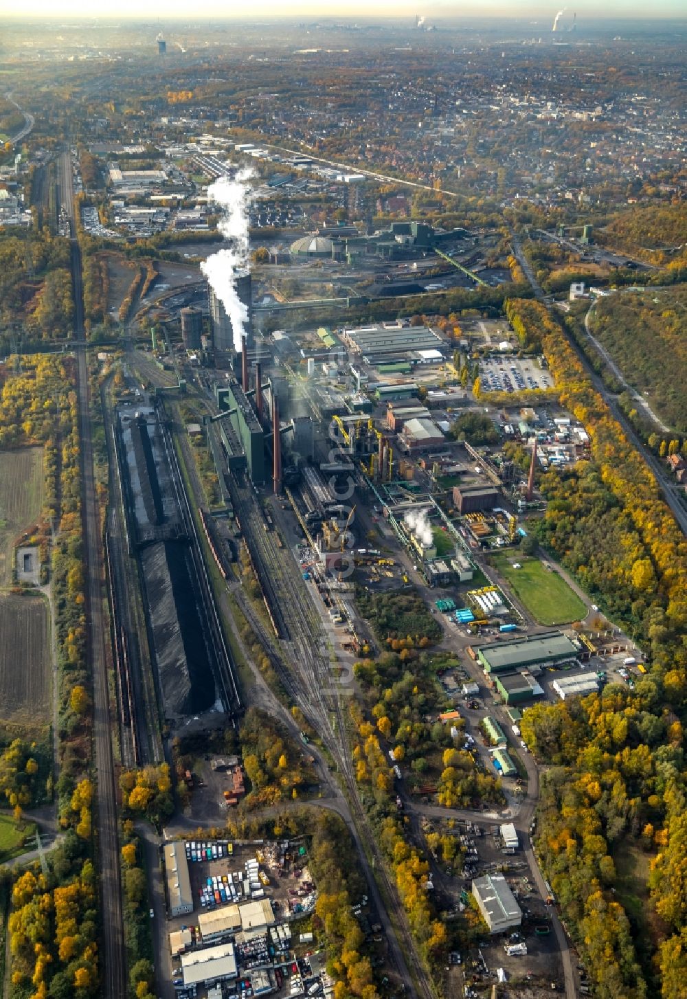 Bottrop von oben - Gasometer- Hoch- Speicherbehälter auf dem Werksgelände der ArcelorMittal Bottrop GmbH in Bottrop im Bundesland Nordrhein-Westfalen