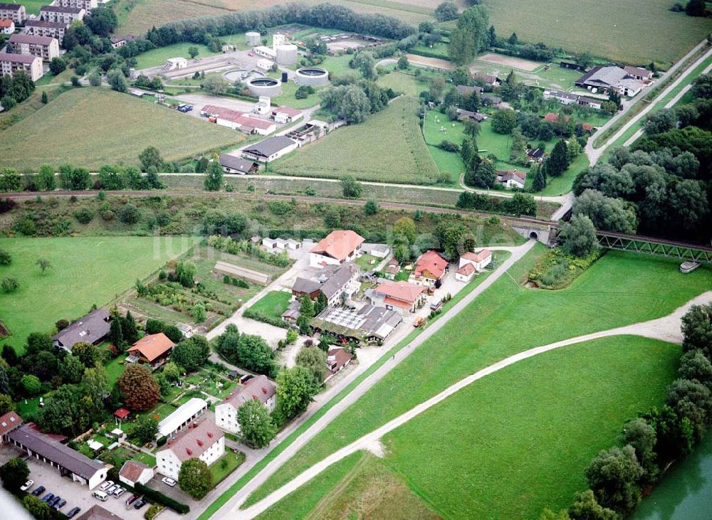 Simbach am Inn / Bayern von oben - Gasthaus an der Dr. Josef-Weigl Straße 2 in Simbach / Inn in Bayern.