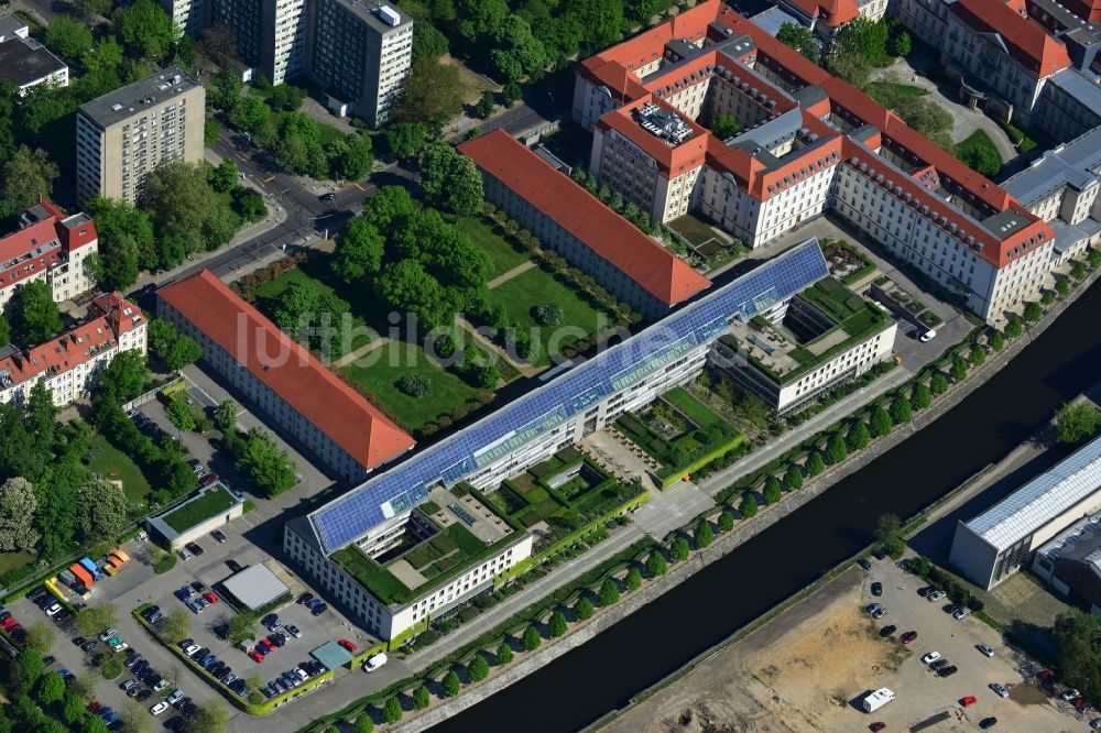 Berlin Mitte Von Oben Gebaude Des Bundesministerium Fur Wirtschaft Und Technologie Am Ufer Der Spree An