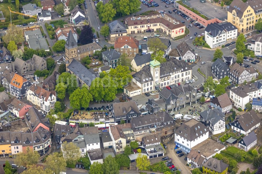 Herdecke von oben Gebäude der Stadtverwaltung Rathaus am Marktplatz in Herdecke im