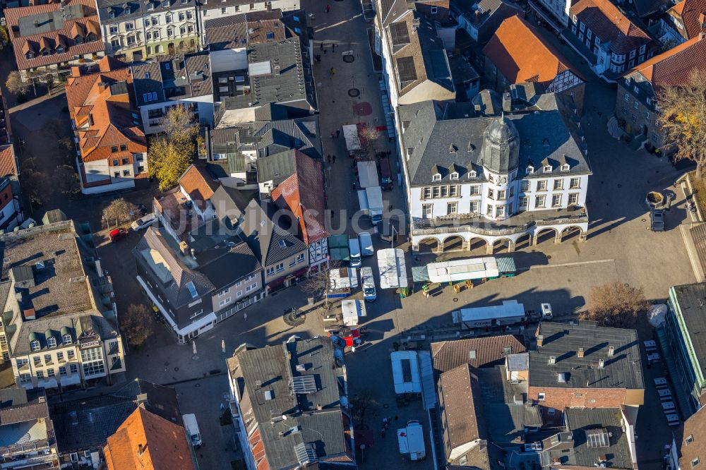 Luftaufnahme Menden Sauerland Gebäude der Stadtverwaltung Rathaus in Menden Sauerland im