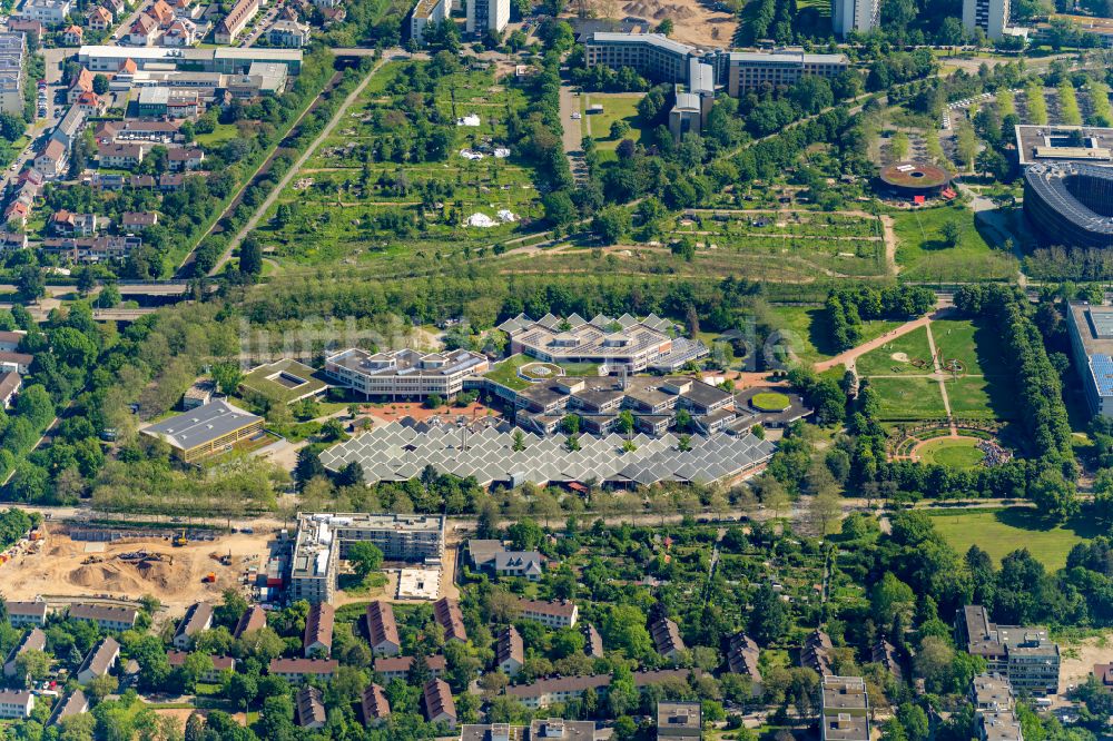 Luftbild Freiburg im Breisgau  Gebäudekomplex der Berufsschule