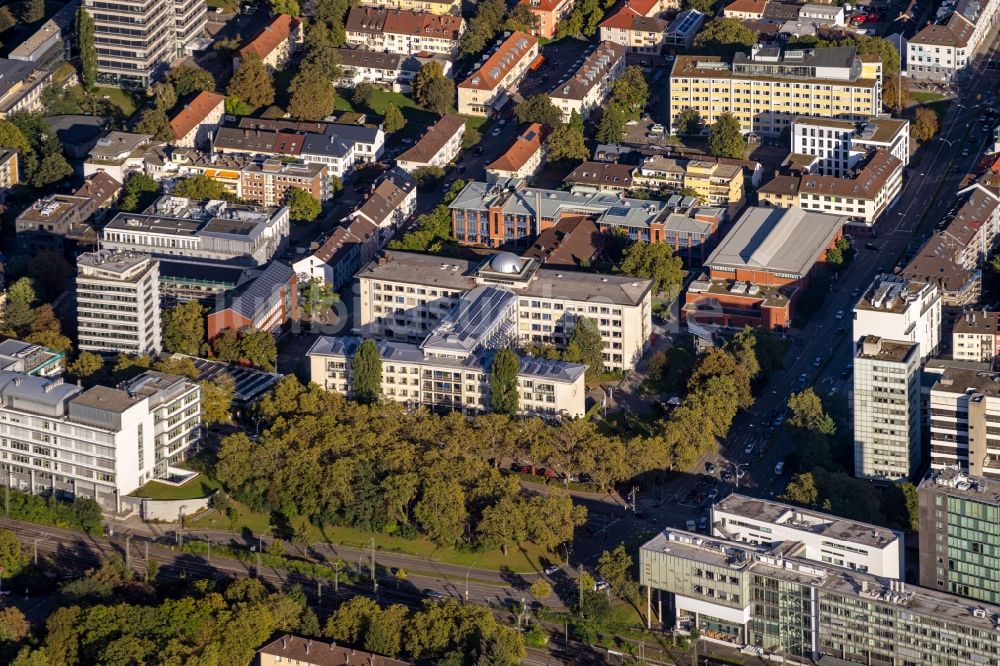 Freiburg im Breisgau von oben  Gebäudekomplex der Berufsschule Richard