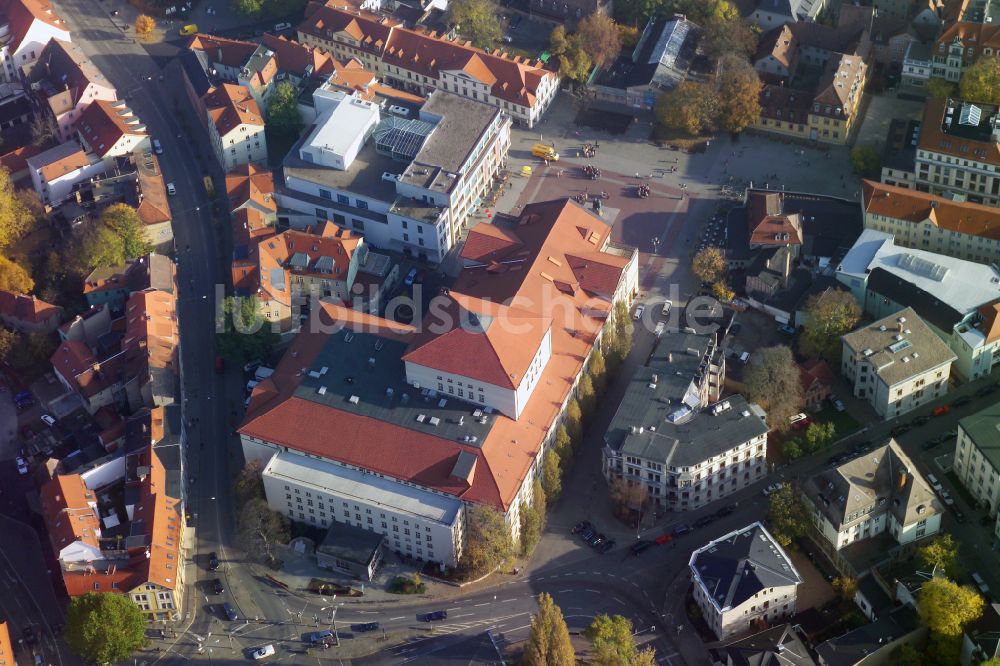 Luftaufnahme Weimar - Gebaude des Konzerthauses und Theater- Schauspielhauses in Weimar im Bundesland Thüringen, Deutschland