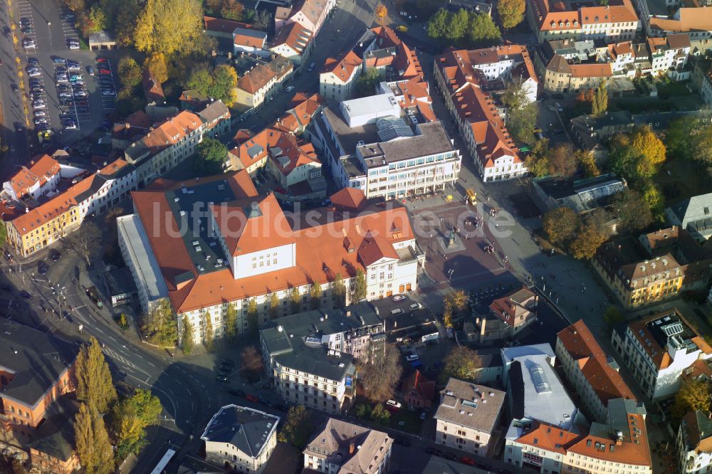 Weimar aus der Vogelperspektive: Gebaude des Konzerthauses und Theater- Schauspielhauses in Weimar im Bundesland Thüringen, Deutschland