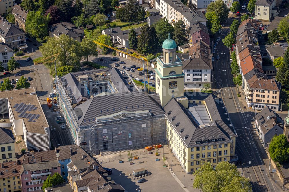 Witten von oben - Gebaude der Stadtverwaltung - Rathaus am Marktplatz in Witten im Bundesland Nordrhein-Westfalen
