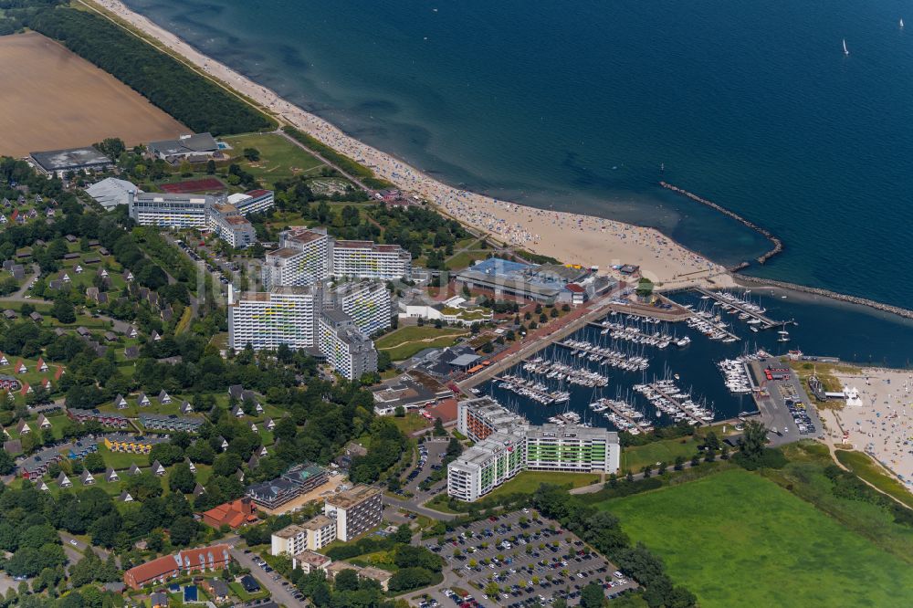 Luftaufnahme Damp - Gebaudekomplex der Hotelanlage Ostseehotel Midgard am Seeuferweg in Damp im Bundesland Schleswig-Holstein, Deutschland