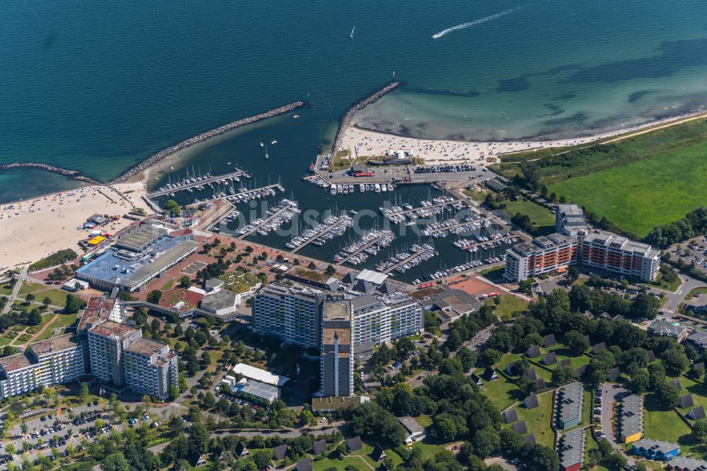 Luftaufnahme Damp - Gebaudekomplex der Hotelanlage Ostseehotel Midgard am Seeuferweg in Damp im Bundesland Schleswig-Holstein, Deutschland