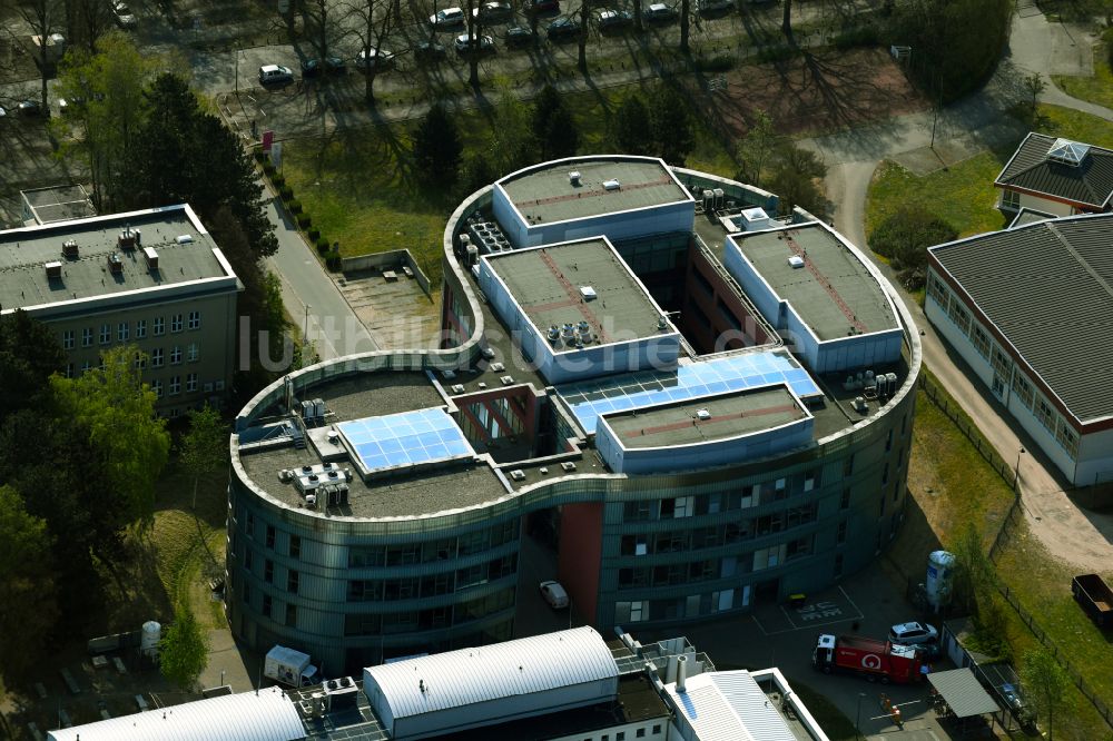 Luftaufnahme Rostock - Gebaudekomplex des Institut Biomedizinisches Forschungszentrum in Rostock im Bundesland Mecklenburg-Vorpommern, Deutschland