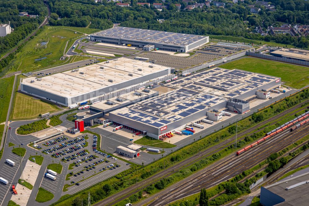 Dortmund von oben - Gebaudekomplex und Logistikzentrum auf dem Gelande REWE in Dortmund im Bundesland Nordrhein-Westfalen, Deutschland