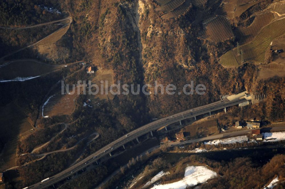 Santa Trinità aus der Vogelperspektive: Gebiet auf die Brennerautobahn E45 / A22 (Autostrada del Brennero) im Gebiet Santa Trinitàs in Italien