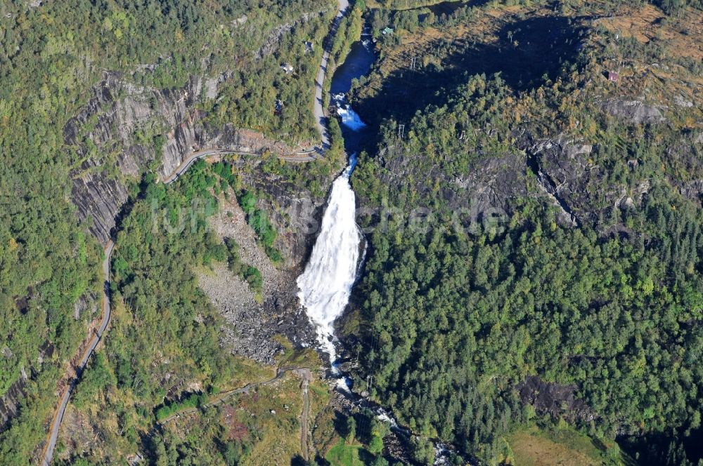 Tysse von oben - Gebirgeteil der Fjord- Landschaft bei Tysse in Hordaland in Norwegen