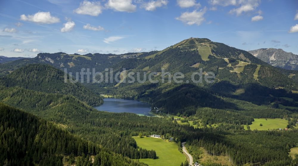 Luftaufnahme Sankt Sebastian - Gebirgsmassiv - Berg am Erlaufsee mit Gemeindealpe Sankt Sebastian in der Steiermark in Österreich