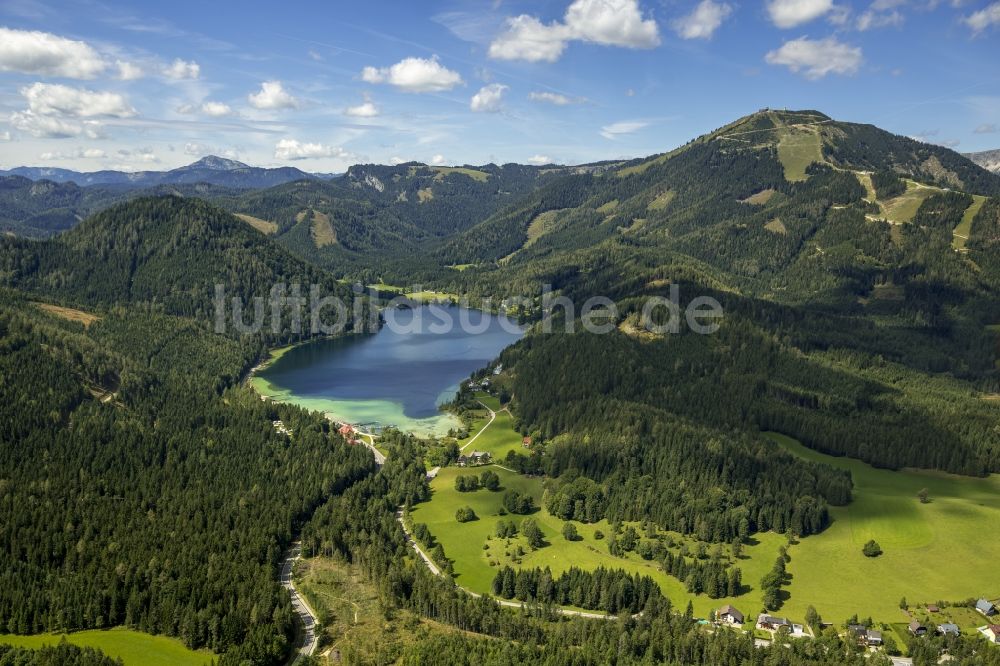 Sankt Sebastian von oben - Gebirgsmassiv - Berg am Erlaufsee mit Gemeindealpe Sankt Sebastian in der Steiermark in Österreich