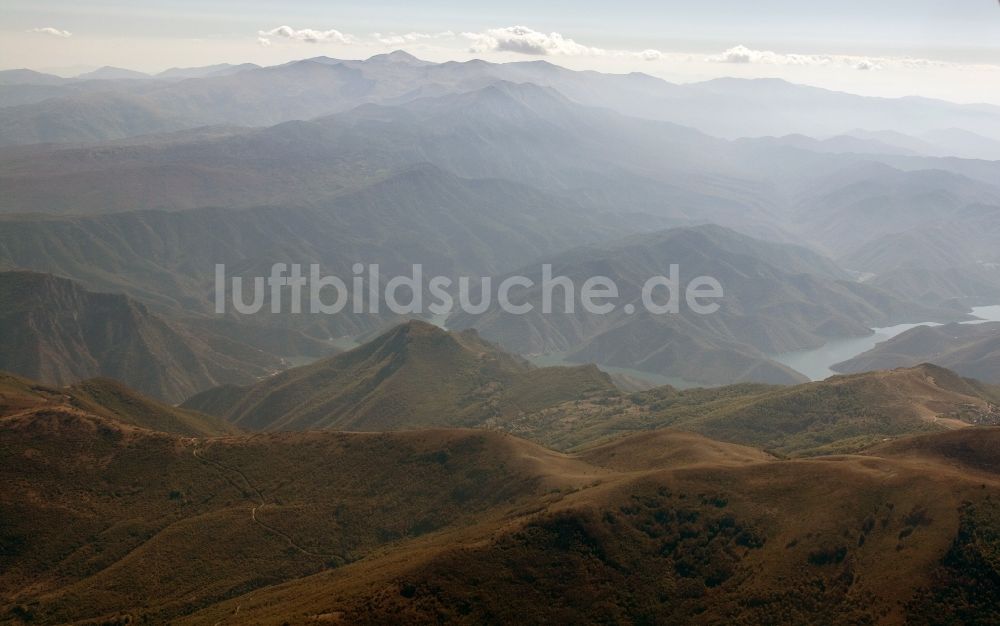 Tetovo aus der Vogelperspektive: Gebirgszug der Sar Planina in Mazedonien