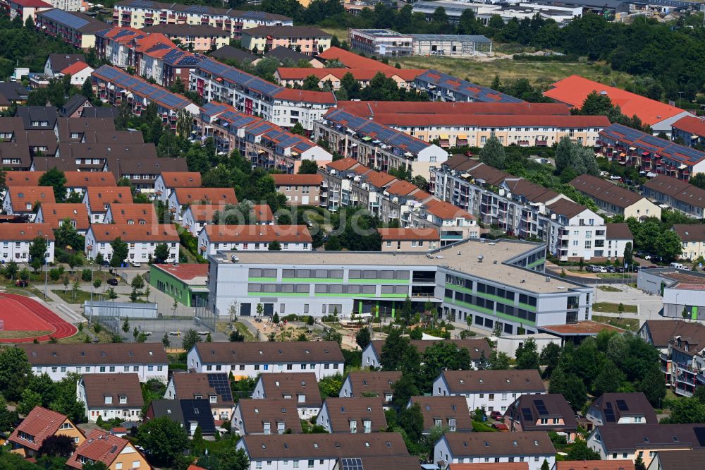 Luftaufnahme Hönow - Gebrüder-Grimm-Grundschule und OTZ Ortsteilzentrum in Hönow im Bundesland Brandenburg, Deutschland