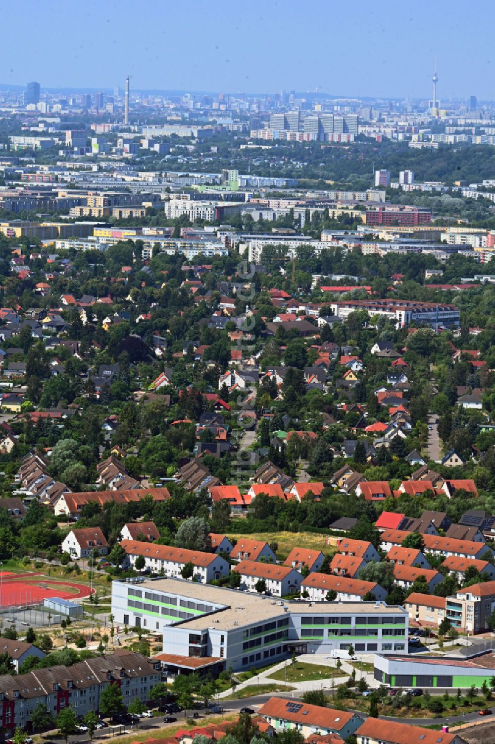 Luftbild Hönow - Gebrüder-Grimm-Grundschule und OTZ Ortsteilzentrum in Hönow im Bundesland Brandenburg, Deutschland