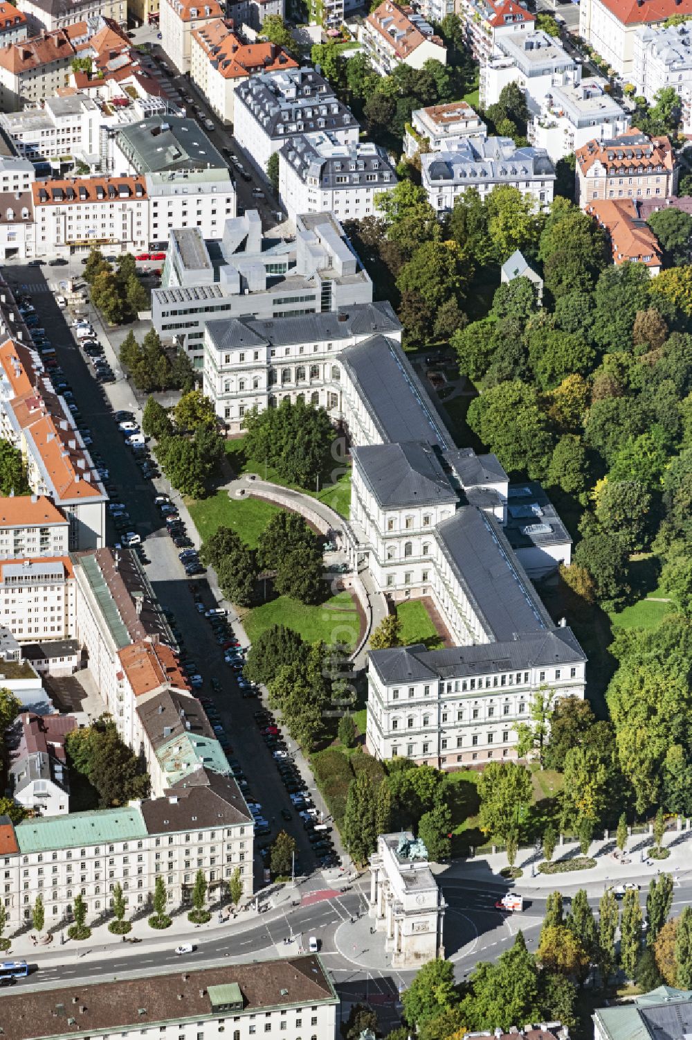 Luftaufnahme München - Gebäude der Akademie der Bildenden Künste München im Bundesland Bayern