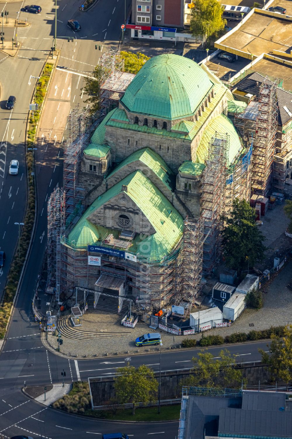 Essen von oben - Gebäude der Alten Synagoge der jüdischen Gemeinde in Essen im Bundesland Nordrhein-Westfalen