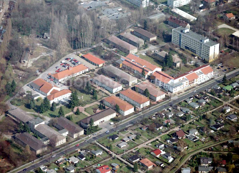 Luftbild Berlin - Gebäude des Altersheim - Seniorenresidenz Die Albert Schweitzer Stiftung - Wohnen & Betreuen in Berlin, Deutschland